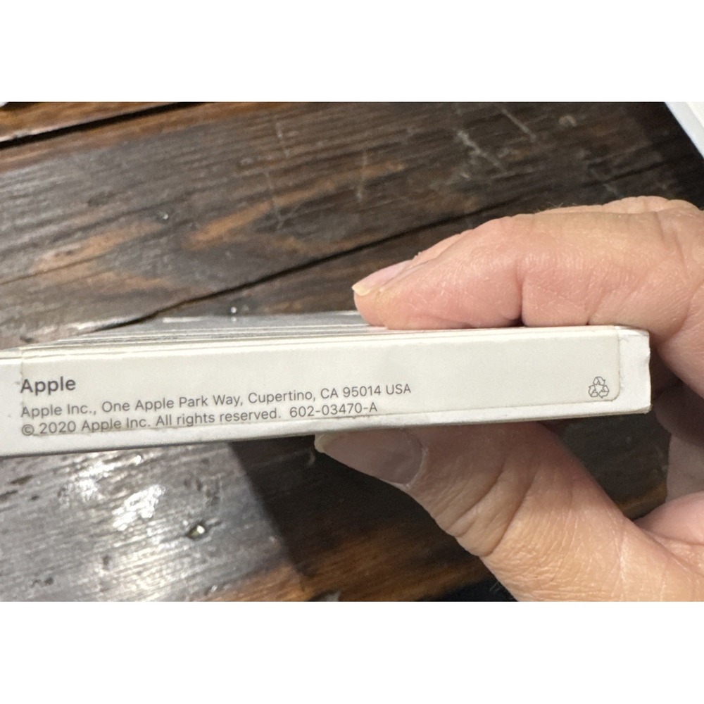 GENUINE Apple AirTag Loop Air Tag MX4F2ZM/A - White - Picture 3 of 5